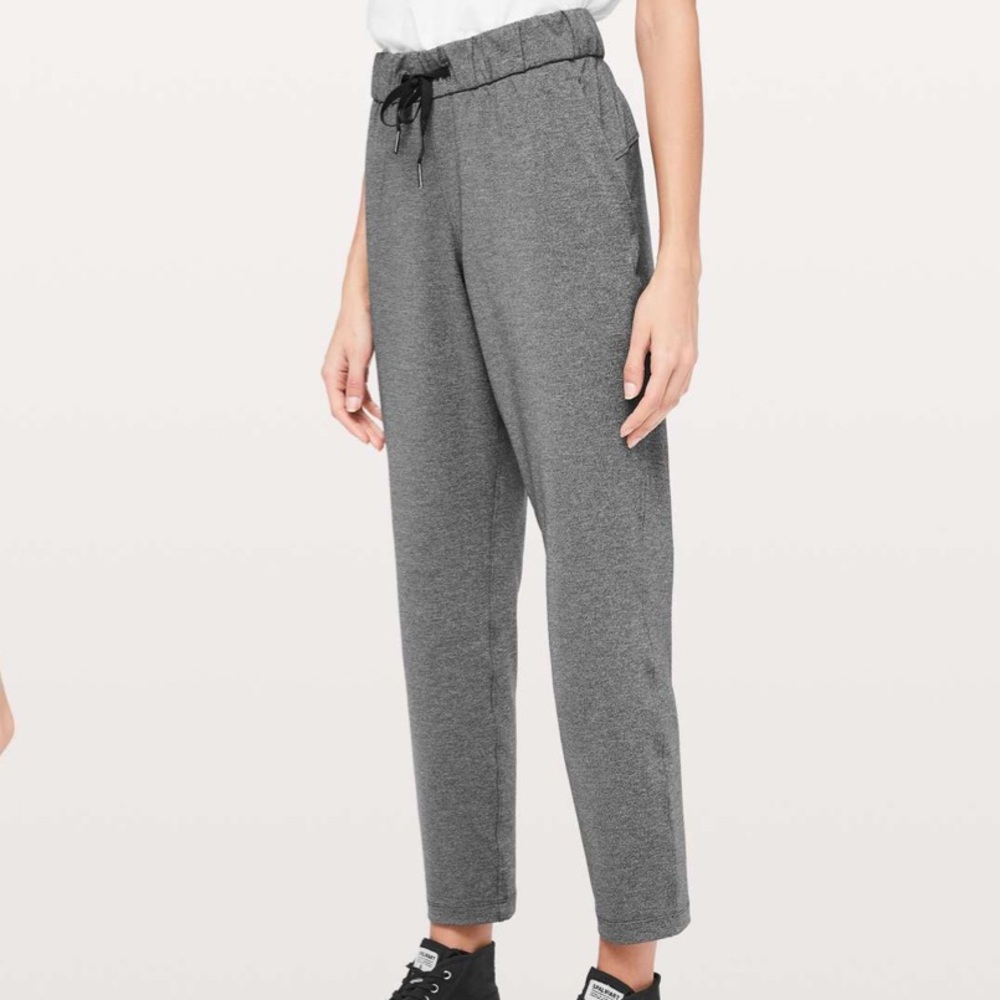 Lululemon On The Fly Pant *27" in Heathered Black size 6
